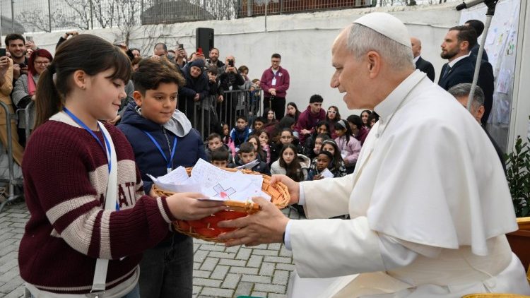 Papież podczas spotkania z dziećmi i młodzieżą parafii Wniebowstąpienia Pana Jezusa w Rzymie