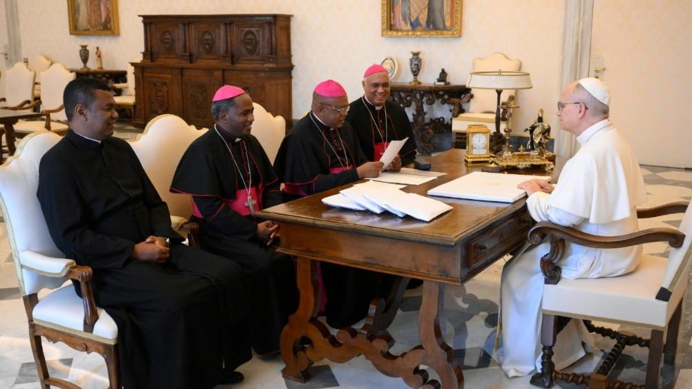 Leon al XIV-lea și prezidiul Conferinței Episcopale din Madagascar