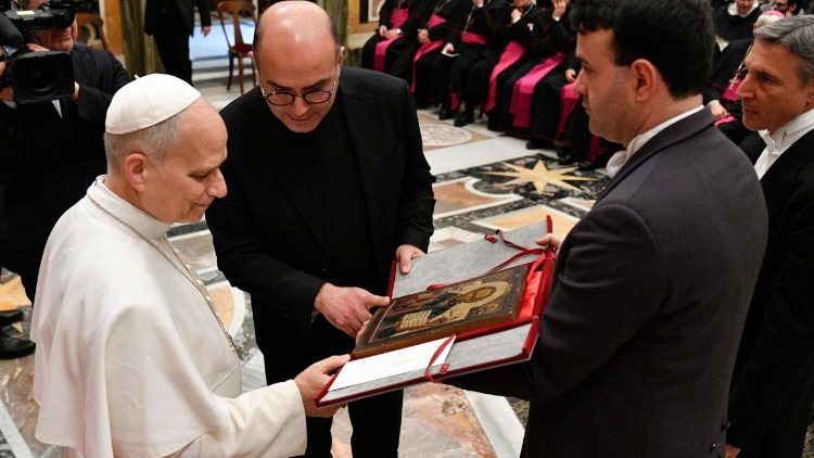 അംഗങ്ങൾക്കൊപ്പം പാപ്പാ 