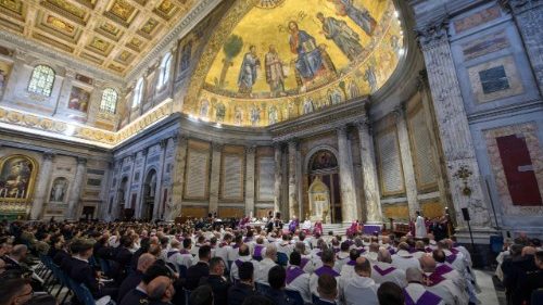 Kardinal Parolin: Prosimo Gospoda, naj utiša orožje in da bi se ljudje spravili