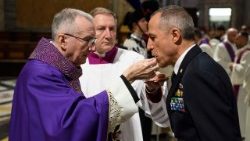 Кардынал П'етра Паралін падчас Імшы з нагоды стагоддзя Ваеннага ардынарыяту Італіі