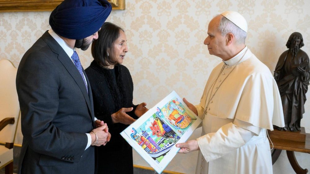 Leon al XIV și Ajay Banga, președintele "World Bank Group"