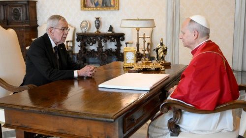 Papa em audi&ecirc;ncia no Vaticano com o presidente da &Aacute;ustria