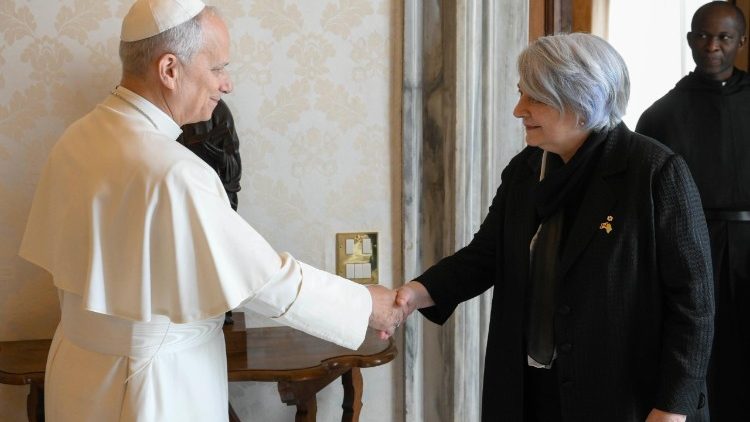Il Papa con il governatore generale del Canada, Mary Jeannie May Simon