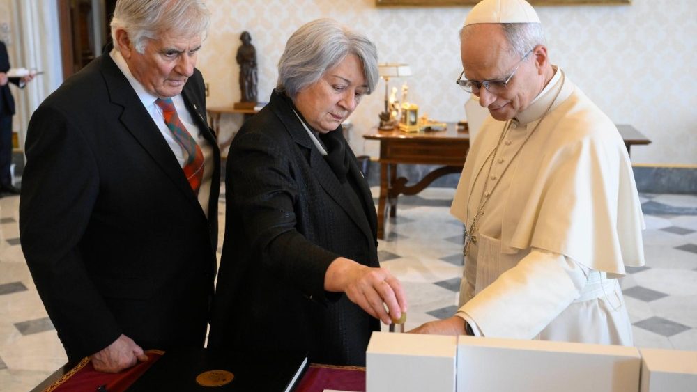 Leon al XIV-lea și guvernatoarea centrală a Canadei, Mary Simon