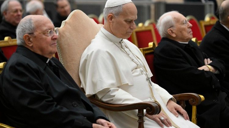 Papa Leone ascolta la predica di Quaresima di padre Pasolini