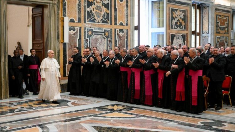 The Pope meets with the members of the Military Ordinariate of Italy 