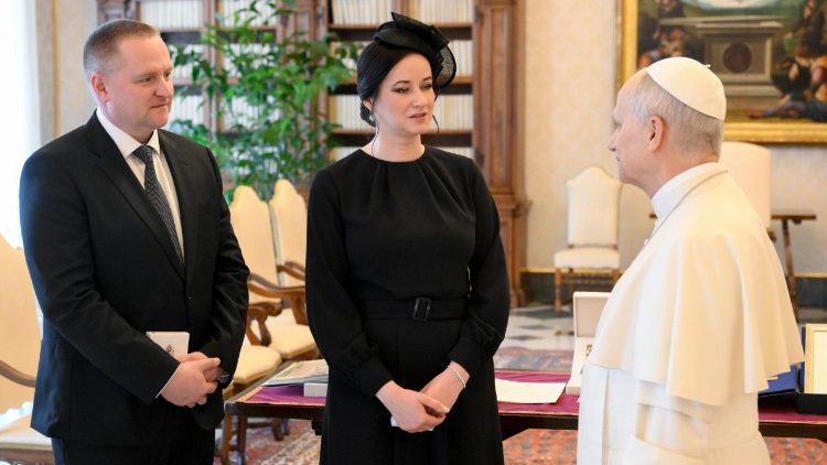 Die litauische Premierministerin Inga Ruginienė und Papst Leo XIV.