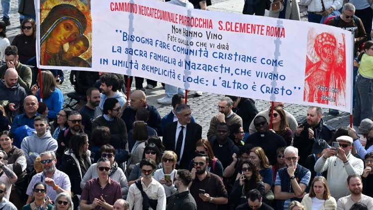 Паломники на площади Святого Петра (Ватикан, 8 марта 2026 г.)