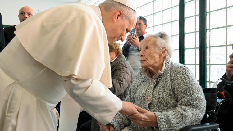 Papa blagoslivlja bolesne i starije osobe