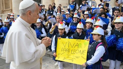 Kateheza: Cerkev je ena in vključuje vse, Božje ljudstvo združuje vera v Kristusa