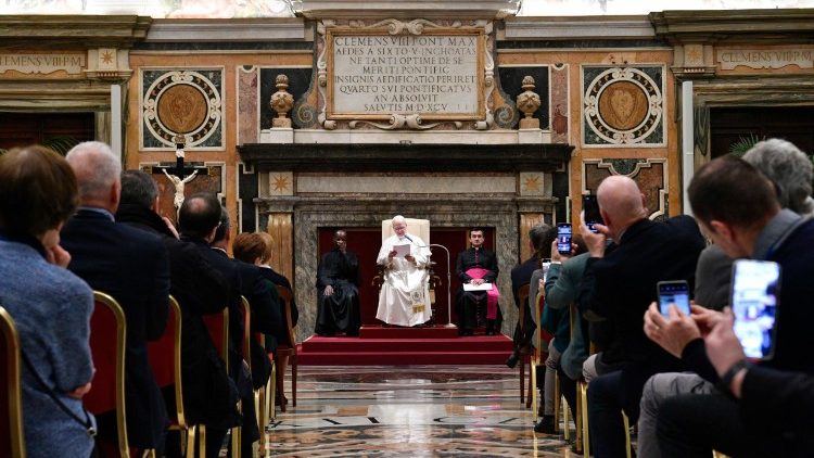 Папата с участниците в четвъртото издание на „Катедра на приемането“, 