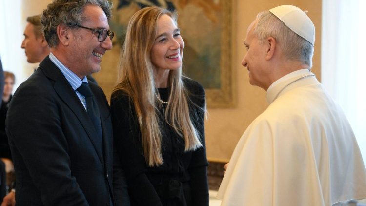 Papa Le&atilde;o XIV durante o encontro com os membros da Funda&ccedil;&atilde;o italiana 