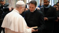 O Papa com os participantes da 36ª edição do Curso sobre o Foro Interno, organizado pela Penitenciaria Apostólica