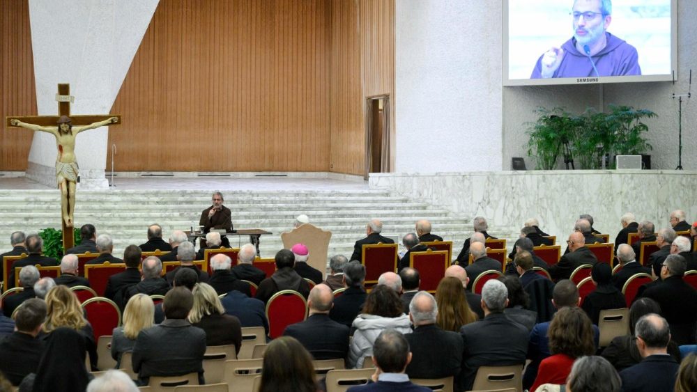 A meditação na Sala Paulo VI (Vatican Media)