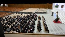 Sokan hallgatták a kapucinus atyát