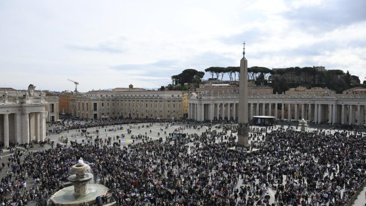 Panoramica di piazza San Pietro