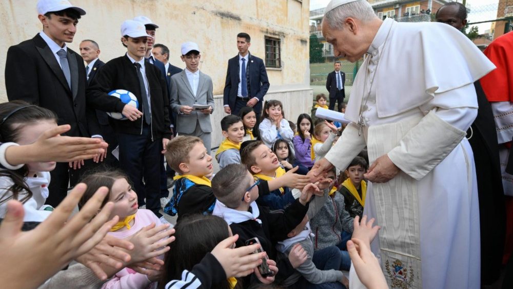 Visite pastorale dans la paroisse du Sacré-Cœur de Jésus de Ponte Mammolo, au nord-est de Rome.