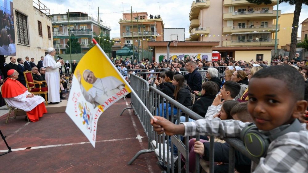 Visite pastorale dans la paroisse du Sacré-Cœur de Jésus de Ponte Mammolo, au nord-est de Rome.