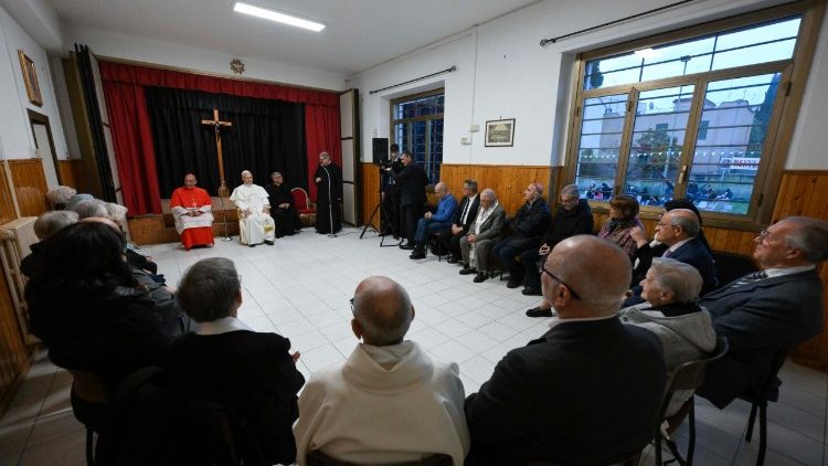 Il Papa in circolo con il Consiglio parrocchiale