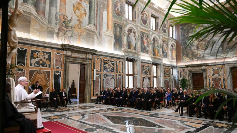 La Leon al XIV-lea, redactorii și conducerea telejurnalului TG2 al televiziunii italiene RAI