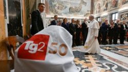 Leone XIV recibió en la Sala Clementina a los redactores de Tg2, con motivo del 50º aniversario de la creación del medio informativo.