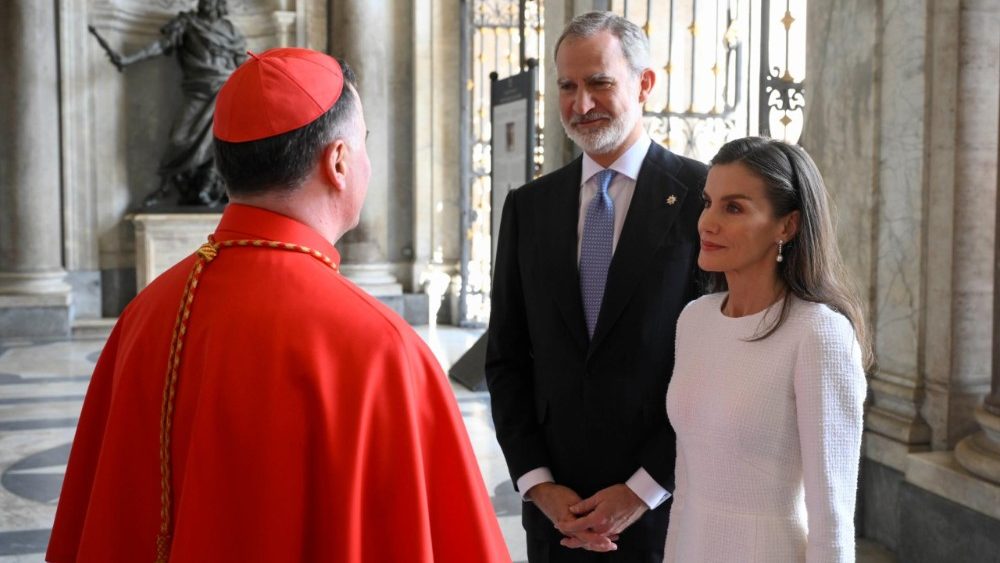 2026.03.20 Cerimonia di conferimento al sovrano spagnolo del titolo di protocanonico - Le Loro MaestÃ  Felipe VI, Re di Spagna, con la Regina Sofia 