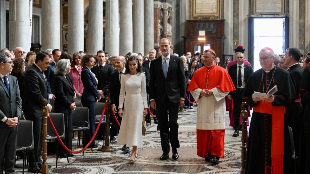 2026.03.20 Cerimonia di conferimento al sovrano spagnolo del titolo di protocanonico - Le Loro MaestÃ  Felipe VI, Re di Spagna, con la Regina Sofia 