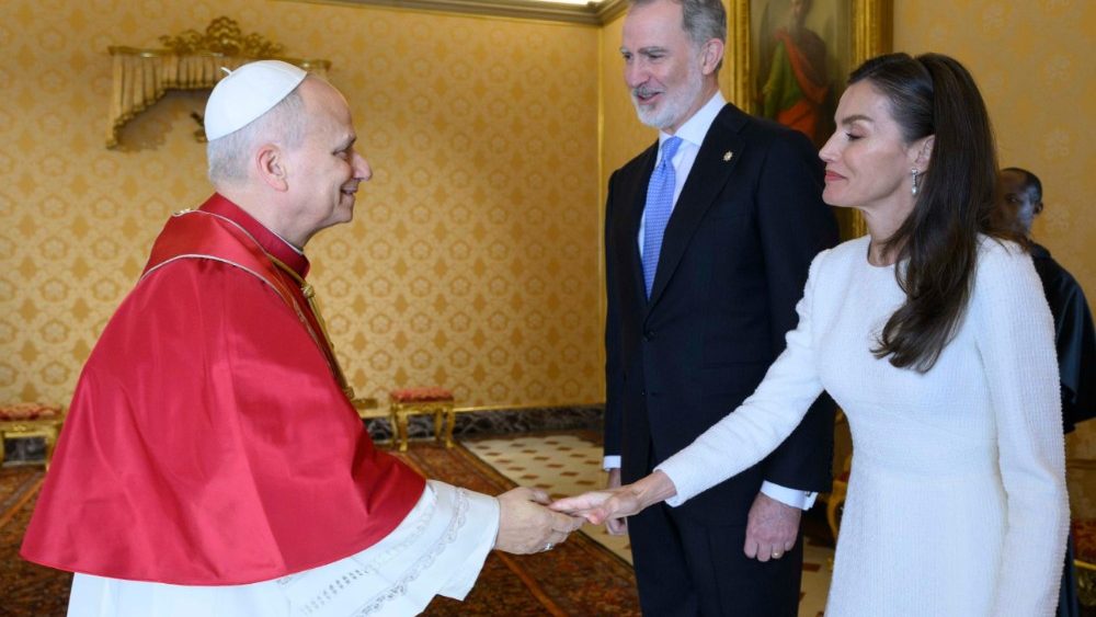 La Leon al XIV-lea, regele Felipe al VI-lea al Spaniei și regina Letizia