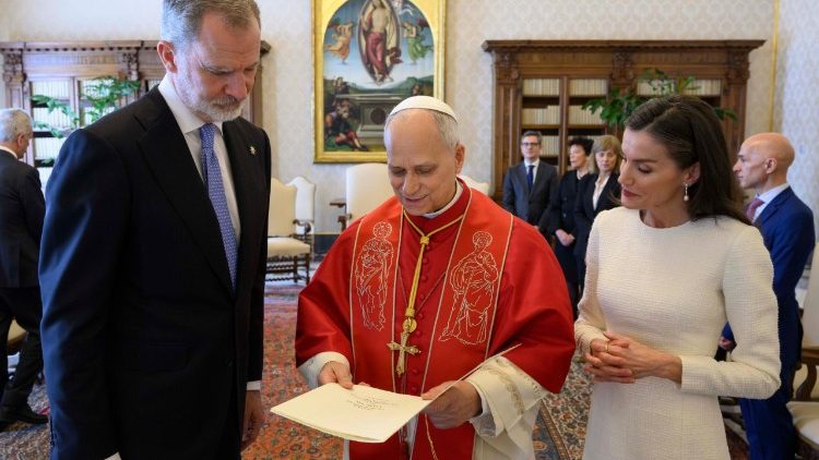 O Papa com o rei Felipe VI e a rainha Letizia de Espanha