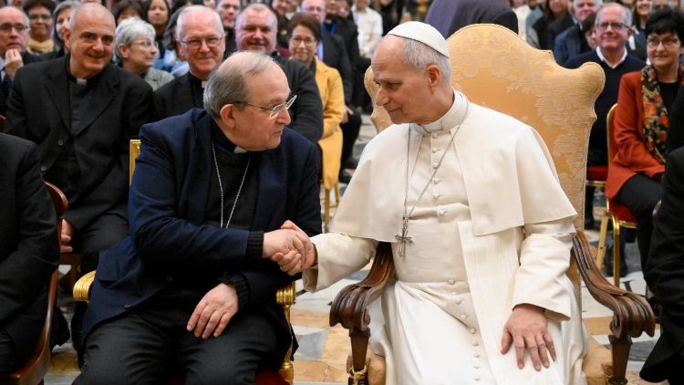 Foto e saluti a conclusione dell'incontro in Vaticano