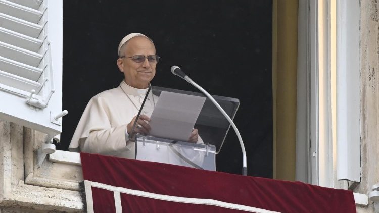 Lev XIV. při modlitbě Anděl Páně v neděli 22. března 2026