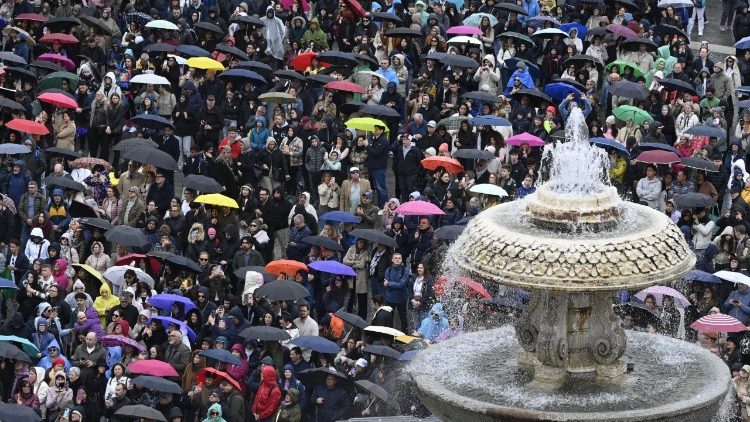 Tempo chuvoso no primeiro domingo de primavera em Roma