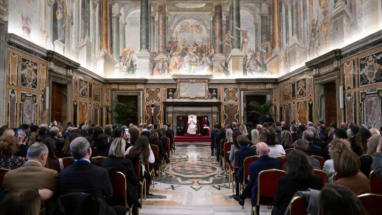 El Papa León XIV recibe a los ejecutivos y al personal de ITA Airways.