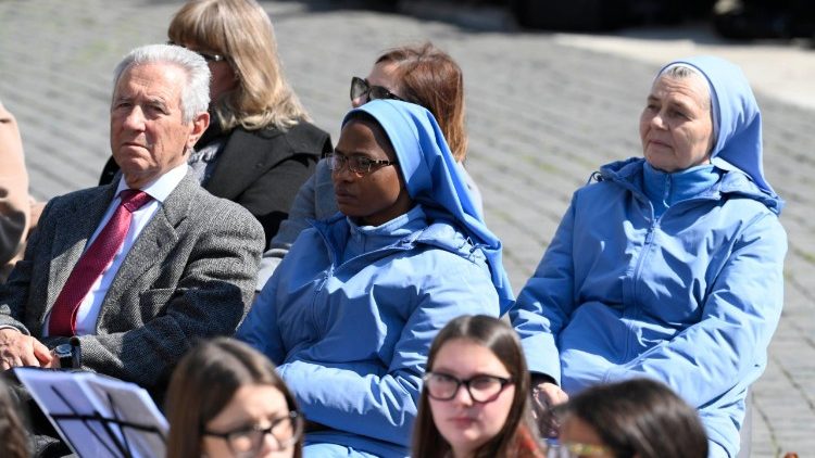 Waamini katika Katekesi ya Papa Leo XIV