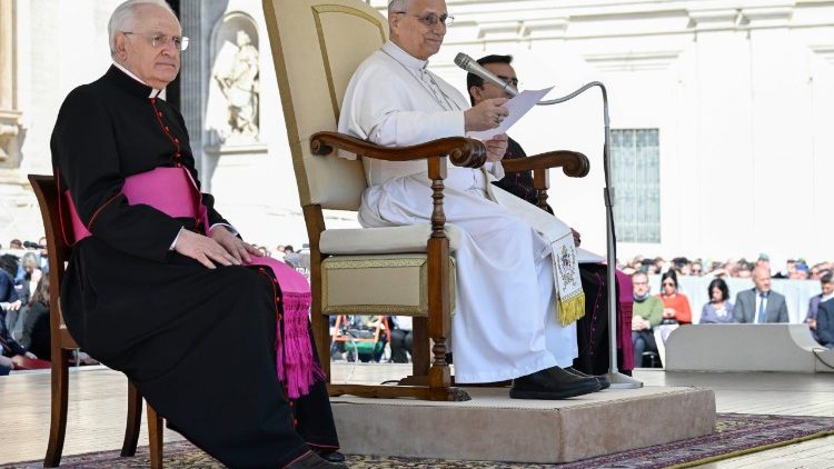 A p&aacute;pa elmondja besz&eacute;d&eacute;t