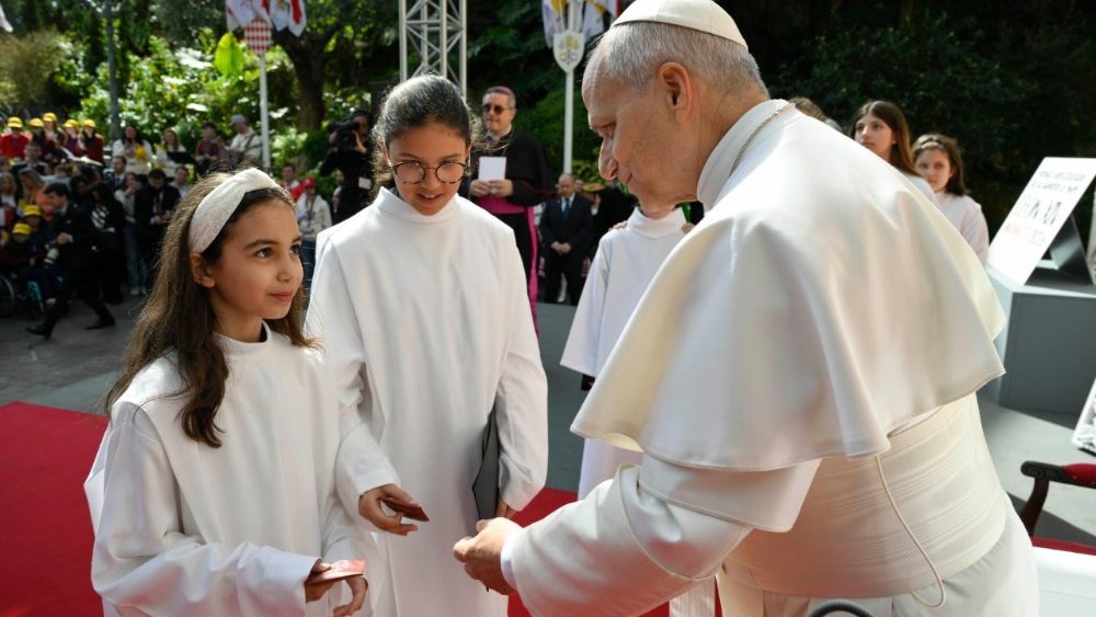 Сустрэча з моладдзю і катэхуменамі ў Манака