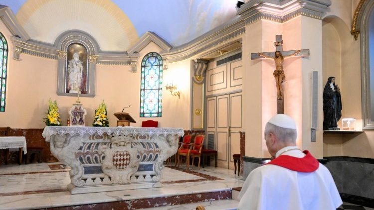 Đức Th&aacute;nh Cha gặp giới trẻ v&agrave; c&aacute;c dự t&ograve;ng tại Monaco