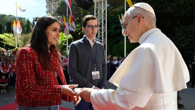 Đức Th&aacute;nh Cha gặp giới trẻ v&agrave; c&aacute;c dự t&ograve;ng tại Monaco