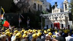 البابا لاوُن الرابع عشر يلتقي الشباب خلال زيارته الرسولية إلى إمارة موناكو