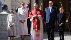 Papieża powitała rodzina książęca.