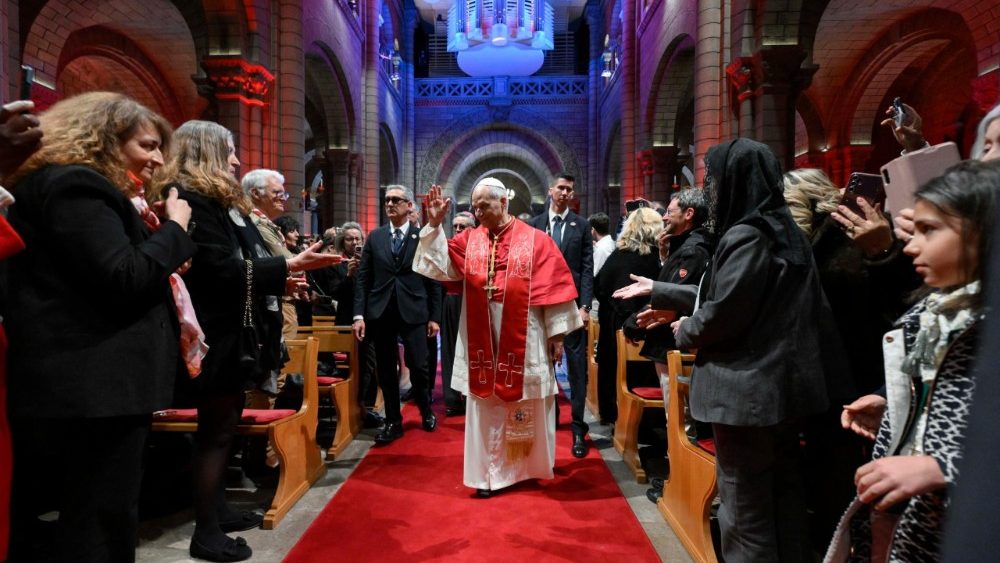 Сустрэча з каталіцкай супольнасцю Манака