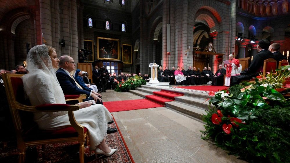 Сустрэча з каталіцкай супольнасцю Манака