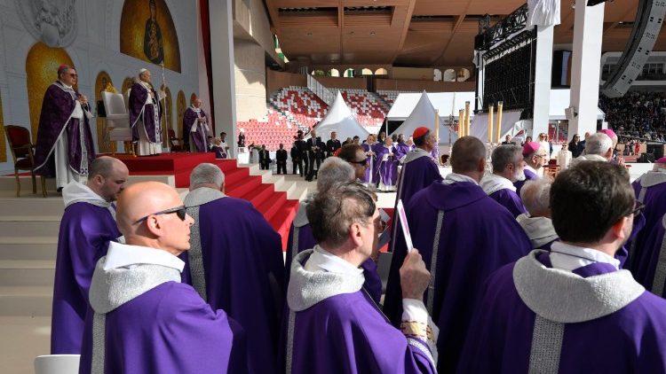 Đức Th&aacute;nh Cha cử h&agrave;nh Th&aacute;nh lễ tại Monaco