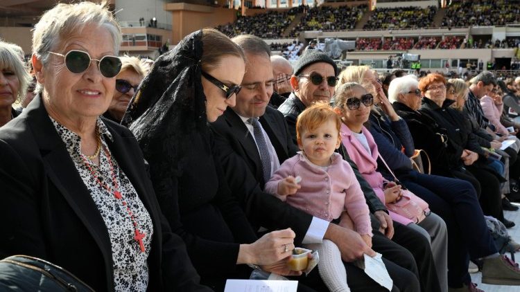 विश्वासी भक्त मिस्सा बलिदान में