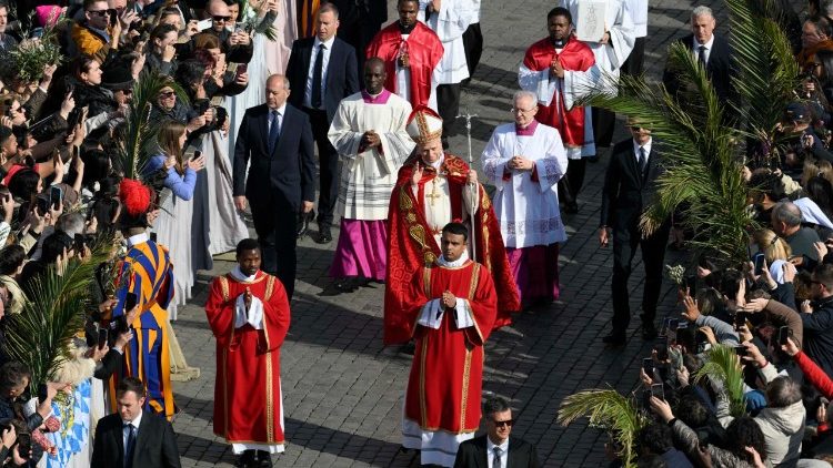 Zmiłujcie się! Odł&oacute;żcie broń! - wołą Leon XIV w Niedzielę Palmową