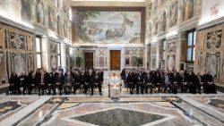 "Še naprej to pomembno delo vsak dan opravljajte z veseljem, ljubeznijo in gorečnostjo ter se vedno spominjajte, da so tisti, ki imajo oblast, tudi Božji služabniki."