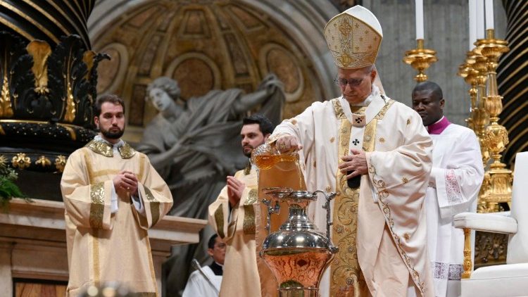 ርዕሰ ሊቃነ ጳጳሳት ፍራንቸስኮስ በቫቲካን በሚገኘው በቅዱስ ጴጥሮስ ባዚሊካ የጸሎተ ሐሙስ መስዋዕተ ቅዳሴ ባሳረጉበት ወቅት 