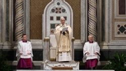Papst Leo bei der Abendmahlsmesse im Lateran
