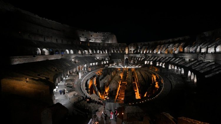 Droga Krzyżowa w Koloseum